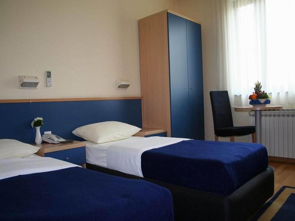 Hotel Cubic Laktaši Exteriér fotografie