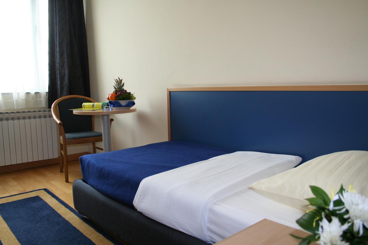 Hotel Cubic Laktaši Exteriér fotografie